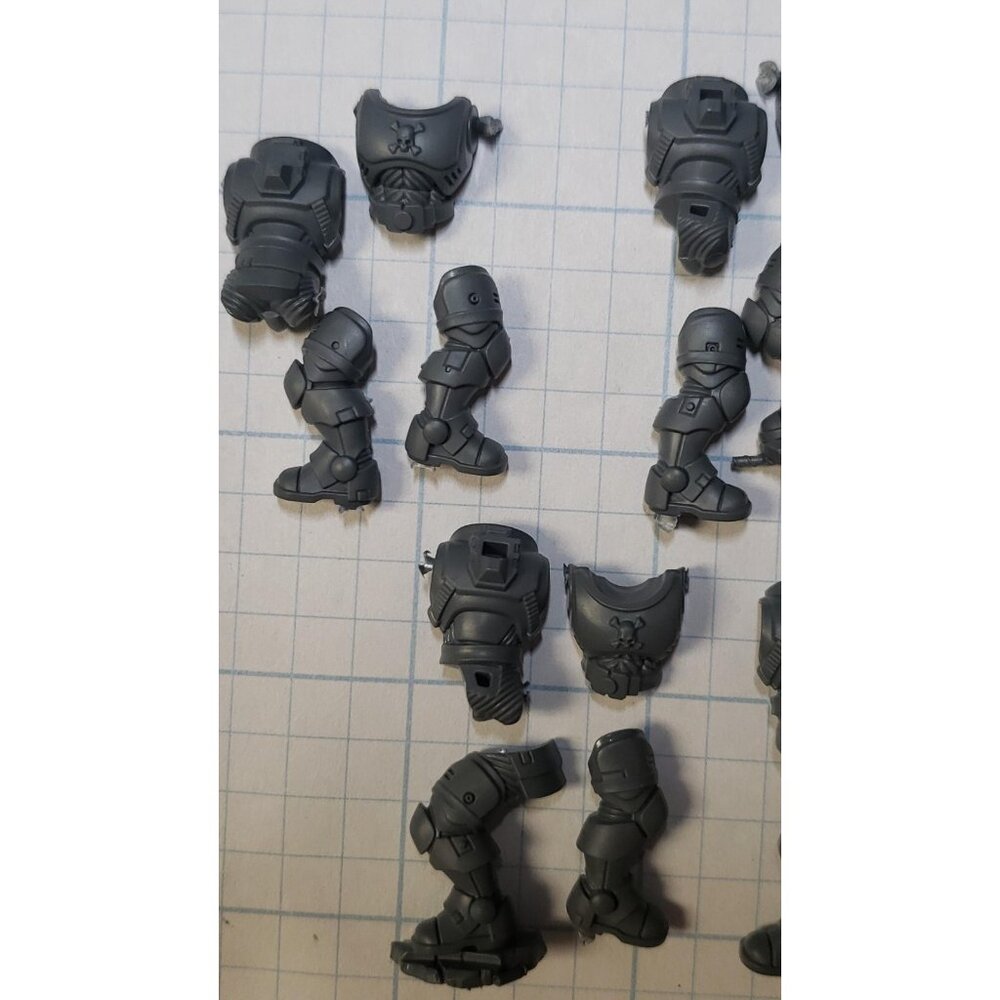 Warhammer 40k Space Marine Bits Infiltrator Incursor Phobos Torso Legs x5 Set - Picture 2 of 3